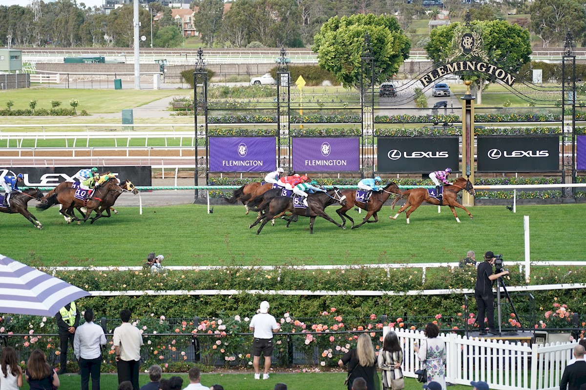 Royal Supremacy wins The Metropolitan in 2025