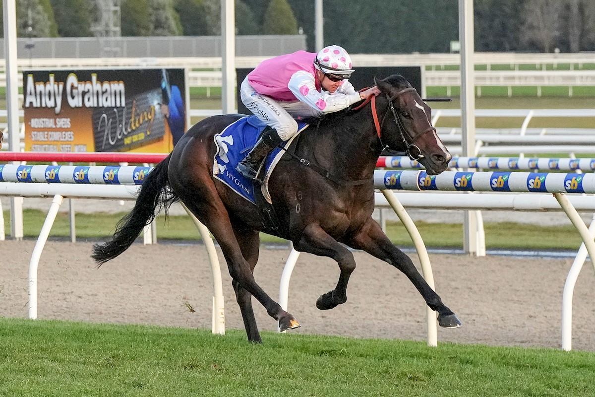 Royal Supremacy wins The Metropolitan in 2025